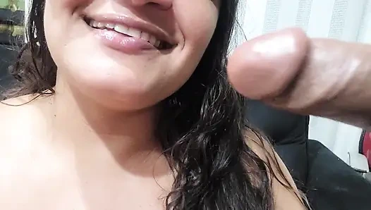 Sie streckt ihren Arsch für Jonathan auf