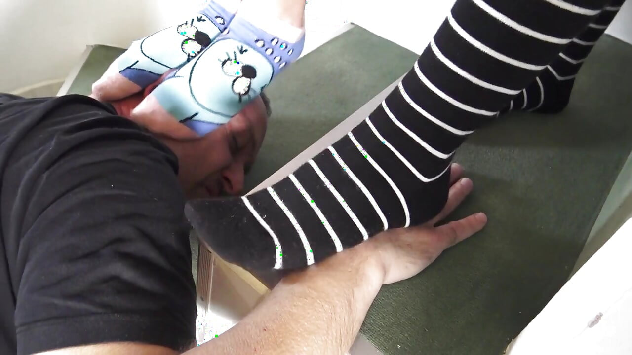 เหยียบพรมไม่แท้สําหรับสาวกระโดด