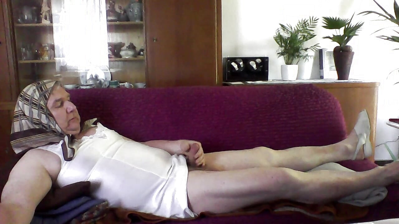 Andreas Jerks off with a Headscarf and Underskirt