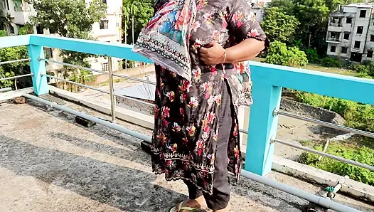 Kakak ipar desa bangladesh lagi asik ngentot bagian luar ruangan - 1