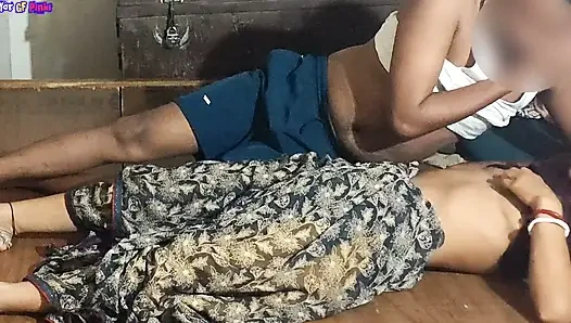 Kakak ipar duduk di tebal hitam saudara ipar dan menikmatinya.