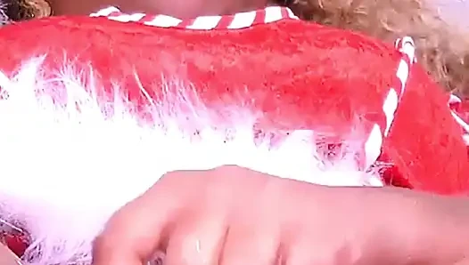 Si pemula nina rivera lagi asik muasin memeknya pakai mainan seks barunya di bawah pohon natal