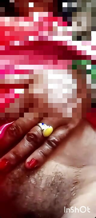 Desi bhabhi ne video call pe gand aur chut dikhai