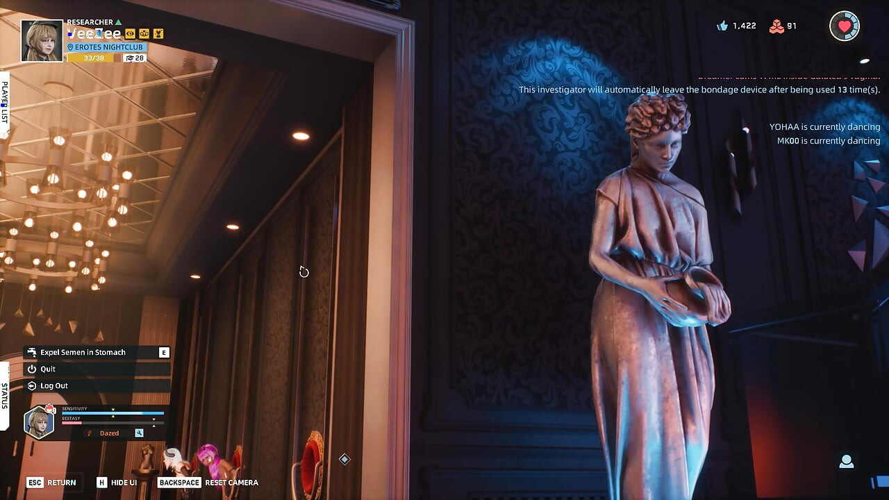 Micuța Succubus într-o gaură din zid - glory hole