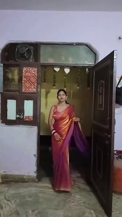 18 Years Old Neighbor's Girl Was Alone At Home Boy Went And Started Having Sex With Hindi Audio