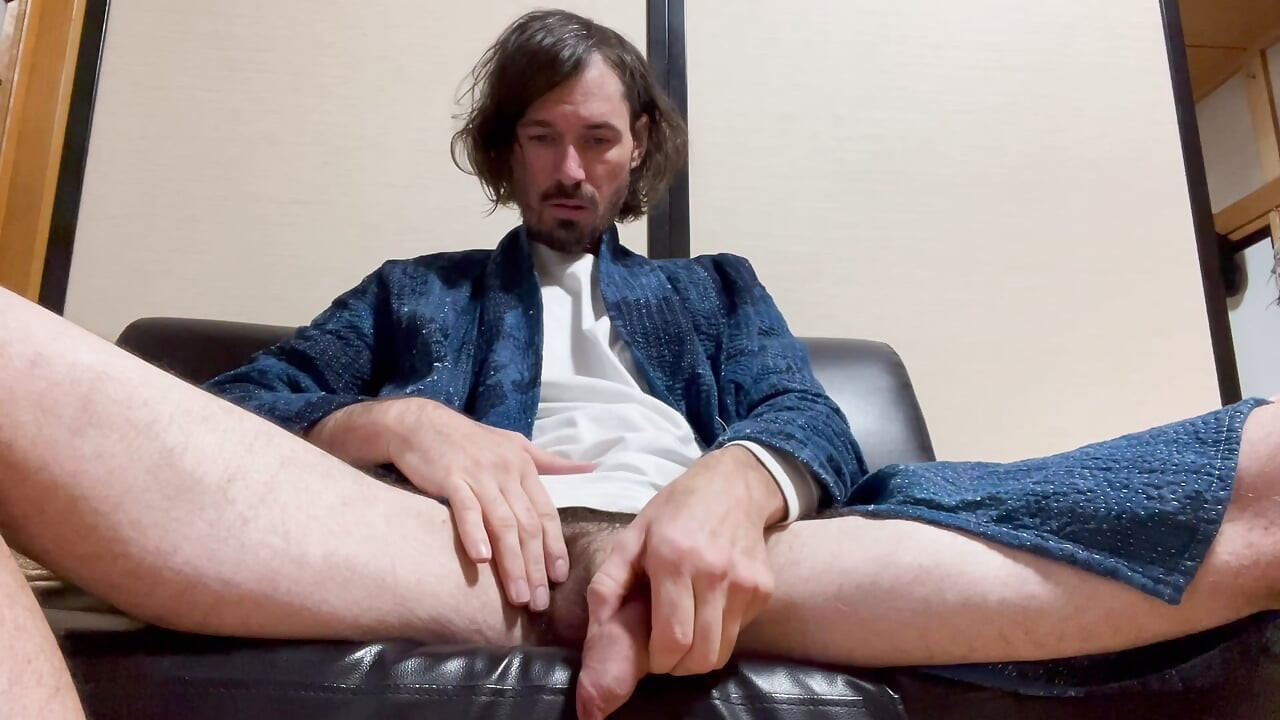 besar bersabun di bilik mandi dengan pancutan mani kecil