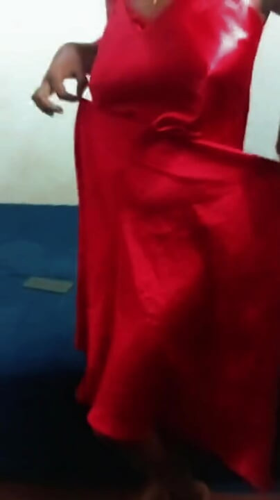 व्हिडिओमध्ये तुमच्या सावत्र बहिणीची योनी नेमकी कोणत्या क्षणी दिसते ते पहा