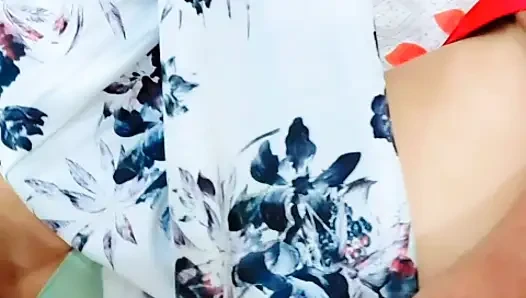 Hintli bir kız üvey erkek kardeşiyle çok sert sikişiyor ve erkek arkadaşını aldatıyor