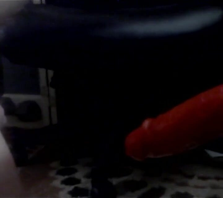 Dildo støder i min røv