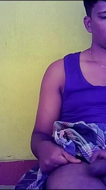 Trenutak koji morate vidjeti iz "Indijska seoska kućanica, gurni moj veliki kurac i ljubi se"