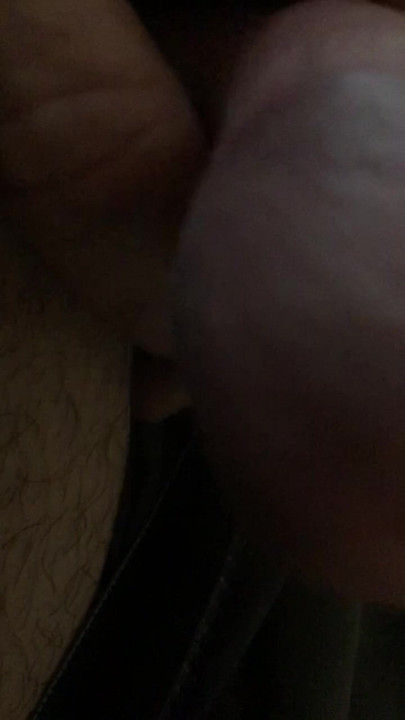 女士们，我把我的展示给你！？....你想把它在嘴唇之间，把它吸进你的嘴里让我胖吗？。