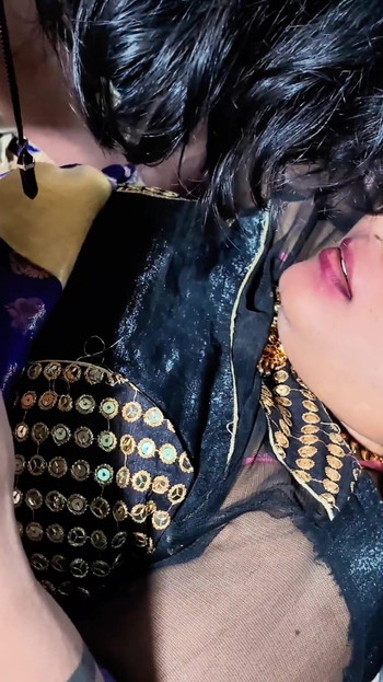 Unforgettable moment from "Bade Doodh Wali Paros Ki Bhabhi Doodh Dene Aaye Thi Doodh Lene Ke Bahane Se Chod Diya (Hindi Audio)"