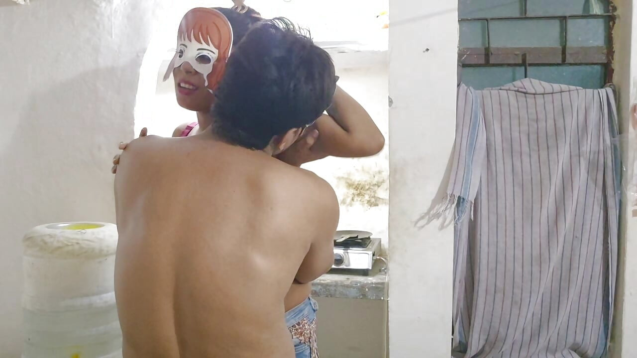 Desi girl maid ko kichen me sex kiya