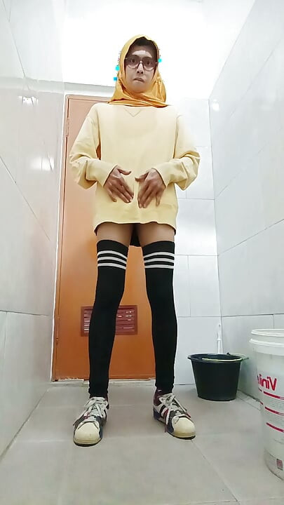 Hijab Asian Femboy Public Masturbate At Office Toilet