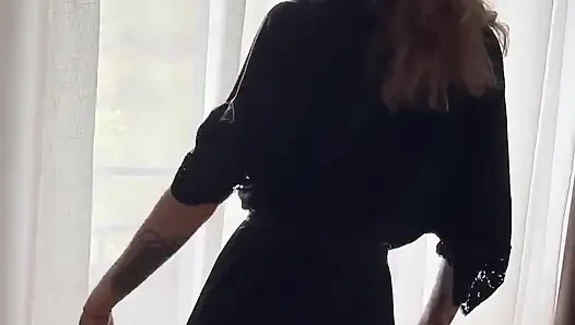 Сексуальный стриптиз от горячей красотки