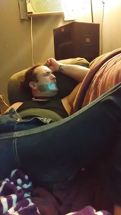 내 발목 깊숙이...