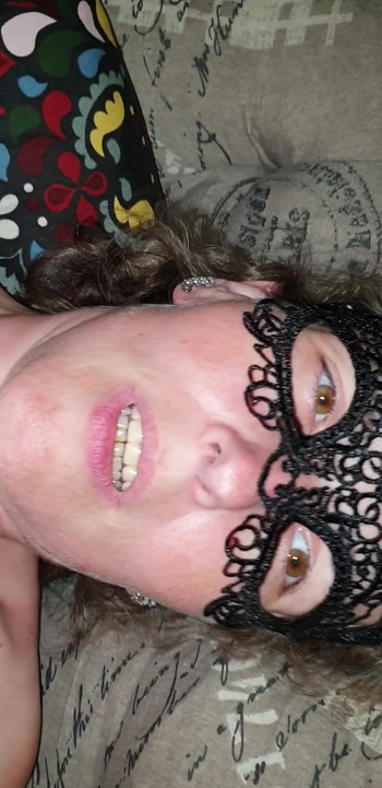 Iubitul meu mă fute. Își bagă pula în pizda mea. El ejaculează peste mine. | Clipul 1