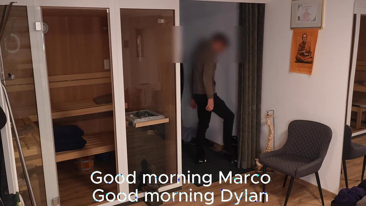 Heteroseksuele klusjesman komt weer en wil meer van sexy masseur (deel 2)