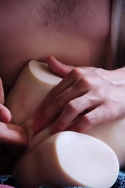 ギターが退屈になった、代わりにあなたの猫で遊ぼう - 女性のためのポルノ