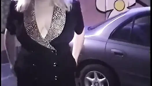 Tante seksi rambut pirang lagi asik jilat memek dan nyepong kontol dengan ganas