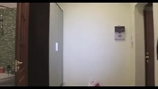 Esmer kadın erkek arkadaşını aldatıyor