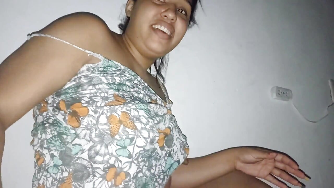 18 year old brunette big saggy tits from New York United States fucking her stepbrother's big dick laboratory