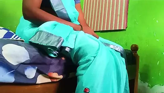 Ammu zeigt möpse sari und sex mit freundin