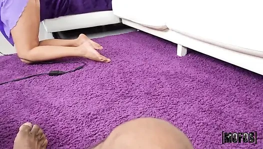 Mofos - kinuski rela dientot sama game virtual sama kontol besar