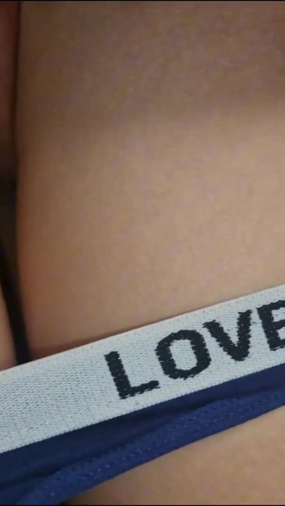 Enteada pegou seu padrasto com uma ereção muito grande em sua festa de 18 anos e o levou para a cama para transar com ele | Clipe 2