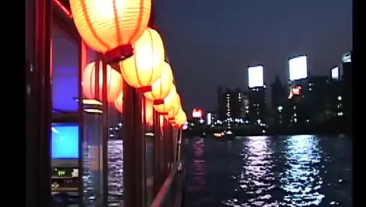 P128G01 A Showa-era erotic drama where men and women, and women intertwine, unfold on Tokyo's yakatabune (houseboats)!　