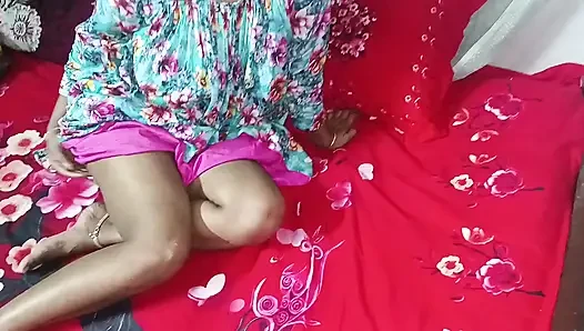Ibu tiriku yang seksi sekali. Aku nggak bisa muasin diriku sendiri dengan suara bangla yang jernih