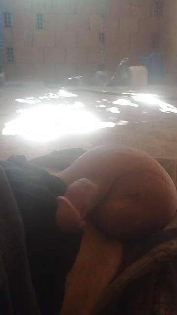 Handjob under the sun at the construction site