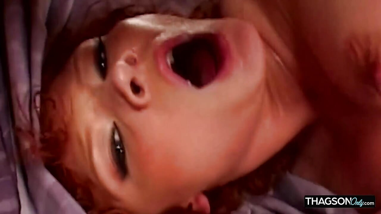 Büyük zenci yarağı gırtlağına kadar öğürüyor drool fest - ahegao sürtük her yere sızdırıyor
