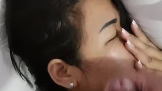 Ma femme reçoit un facial pour la première fois