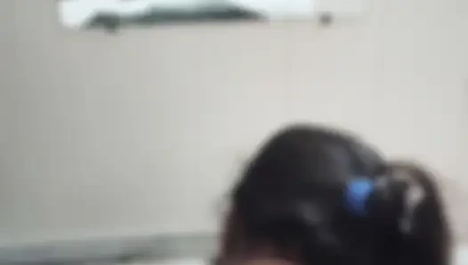 Meri randi biwi chudakkado ki tarah chud rahi hai hotel mein