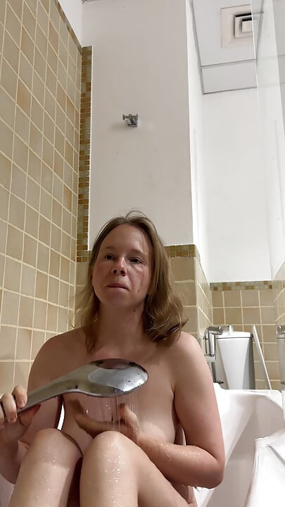 Teen with Hot Sagging Tits