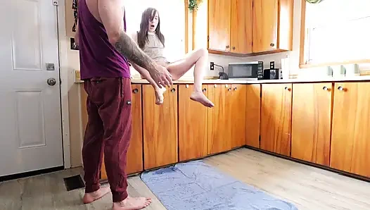 Stieftochter putzt wie eine hausfrau, gut, als sie sQUIrten sollte wie ein auch!