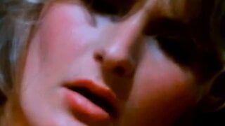 Estrela pornô loira platinada dos anos setenta