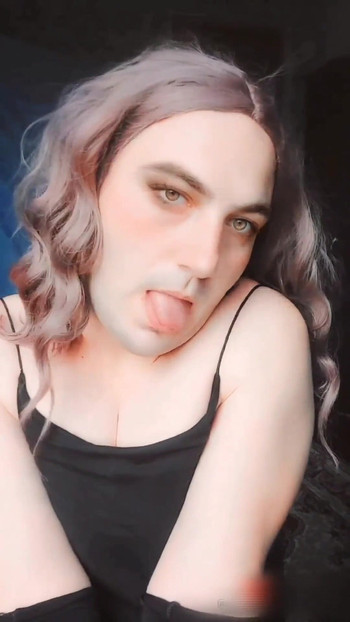 Kultni trenutak iz "Sissy Big Size Man Majice Seksi Mini Vruća Kurva Crossdresser Kitty White, Velika Guza, Velika Guza, Lady Boy, Ona je"