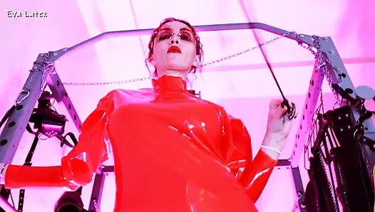 Hakimiyet kırmızı lateks sahibe Eva ateşli bdsm orta yaşlı seksi kadın egemenliği fetişi cbt yarak oyunu
