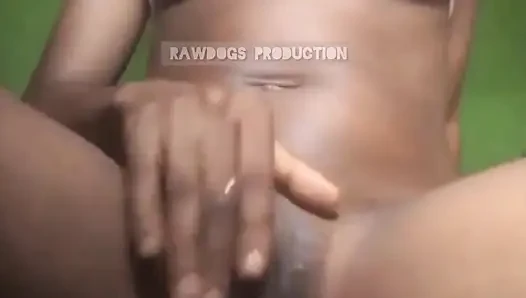Pacarku ngirimin aku video masturbasi memeknya yang basah sebagai hadiah baru