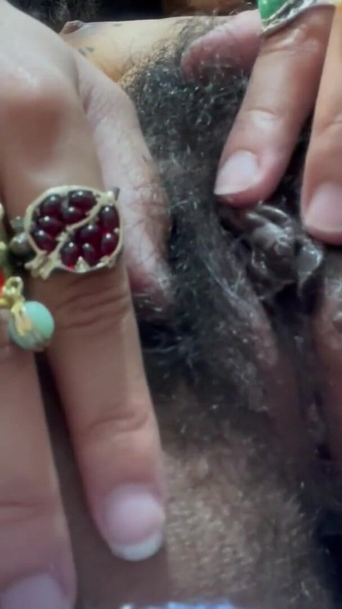 Close up: gadis cantik dengan memijat memek be basahnya - close up | Klip 2
