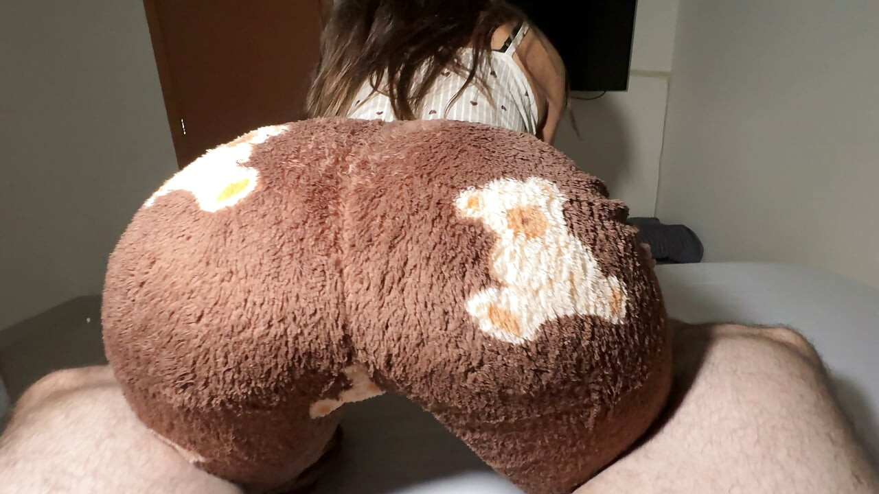 Padrasto, mãe cavalga no seu pau assim?