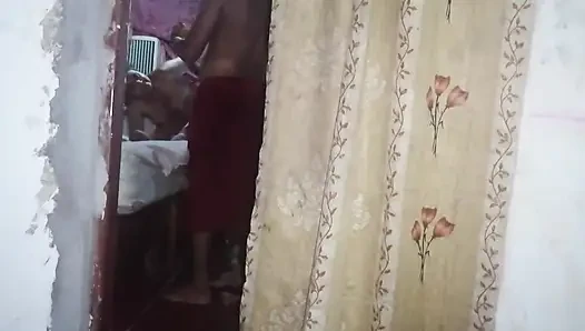 Desii üvey annesinin evini ziyaret ediyor - olay