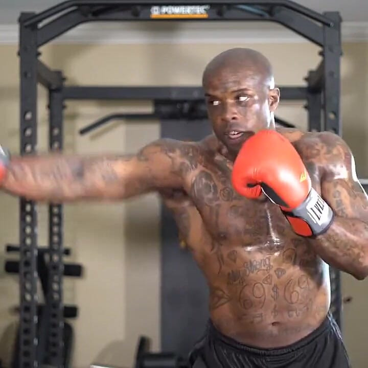Treino de boxe de alta intensidade, lutas curtas de exercícios saq fazem deles uma escolha válida para protocolos de treinamento de intervalo com Appro