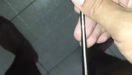 Çubukları üretraya sokun
