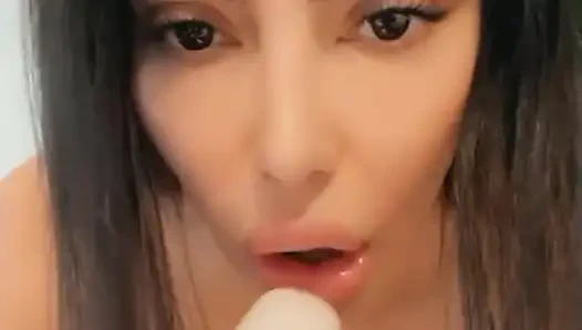 Lela Star'ın azgın dansöz kostümlü oyunu