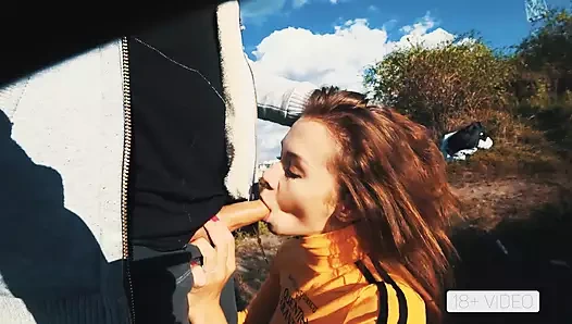 Публичный минет и камшот в рот пухлой фитнес-модели