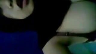 Indonezyjski - jilbaber tudung dziewczyna z dużymi cyckami masturbuje się