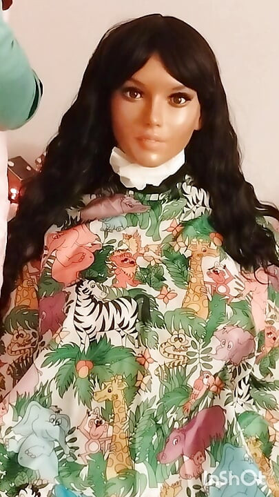 Nikki ebony sex doll colorful short hairdressing cape modeling session